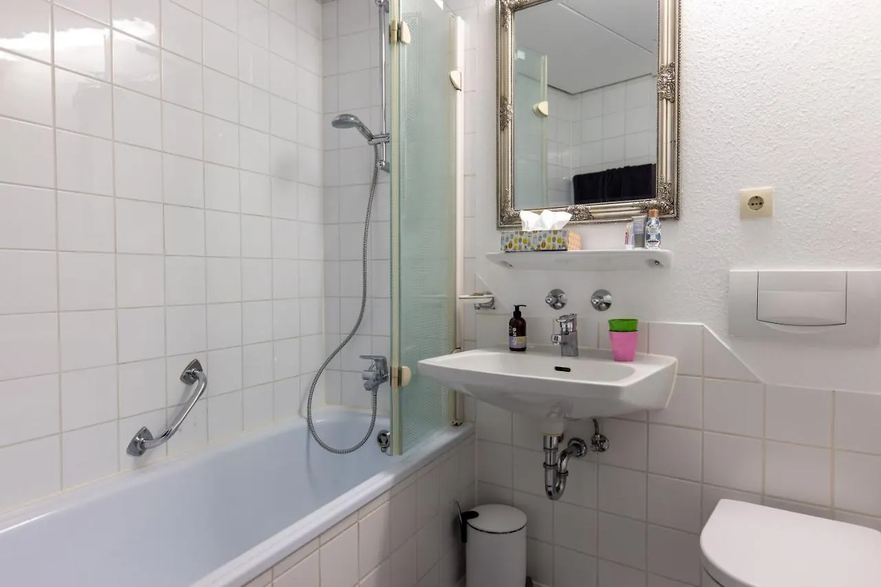 Bright - Stunning City View & Tropical Vibes - Studio Apartment Augsburg