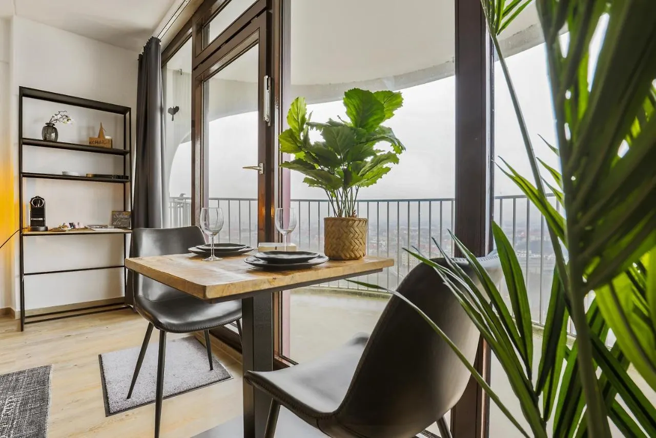 Bright - Stunning City View & Tropical Vibes - Studio Apartment Augsburg