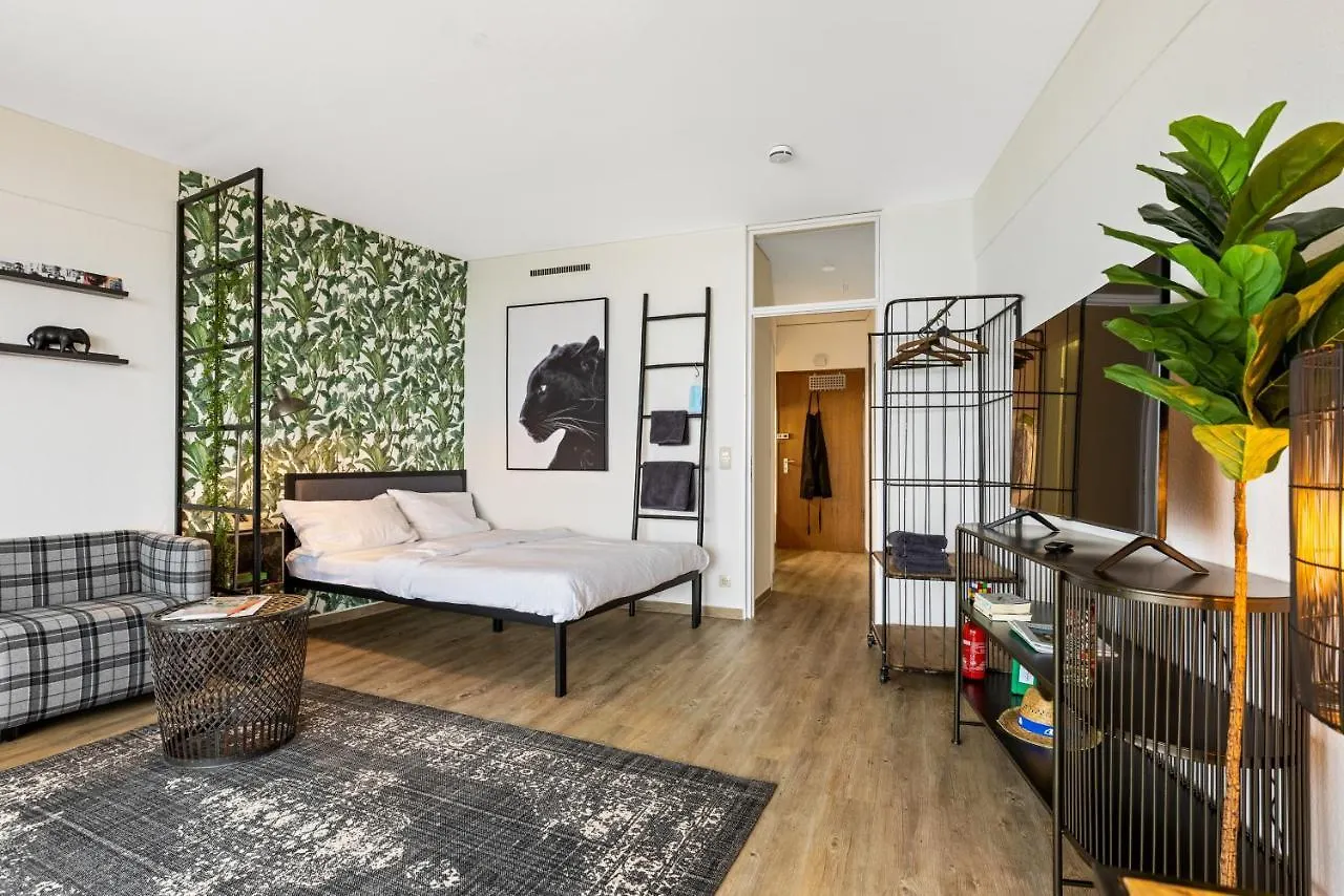 Bright - Stunning City View & Tropical Vibes - Studio Apartment Augsburg